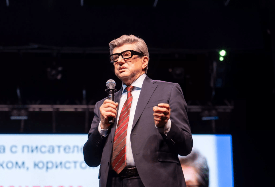 Писатель и историк Александр Звягинцев провел встречу с металлургами ОМК Писатель и историк Александр Звягинцев провел встречу с металлургами ОМК