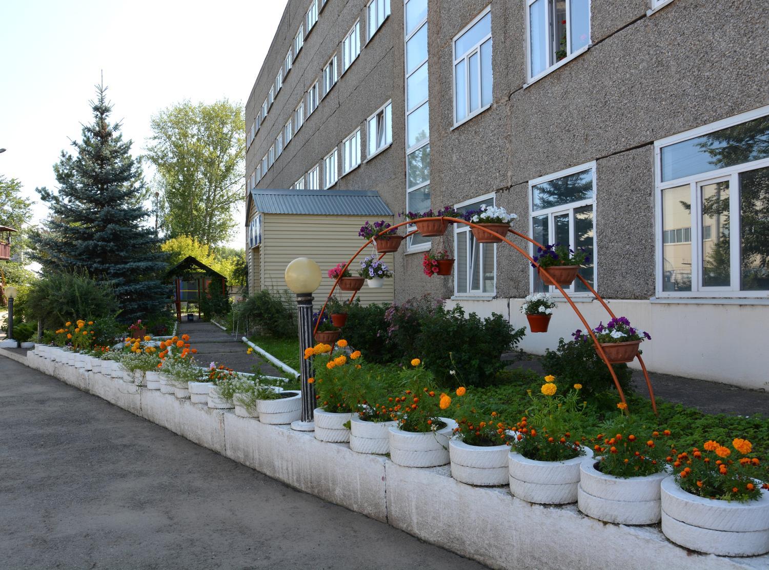 Завод «Ижсталь» украсил территорию в честь 265-летия Завод «Ижсталь» украсил территорию в честь 265-летия